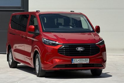 Ford Transit Custom PHEV Komfortny prakticky a usporny ma par chyb