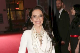 Lucie Bila na dovolenke doslova ziari V ciernych plavkach a zupane pri partnerovi omladla