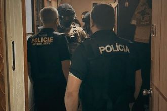 Mimoriadna razia v Dnipre Policajti patrali po pachateloch bombovych hrozieb
