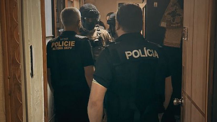 Mimoriadna razia v Dnipre Policajti patrali po pachateloch bombovych hrozieb