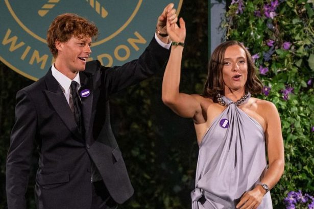 Wimbledonski sampioni pod dopingovym mrakom Vitazstva Sinnera a Swiatekovej