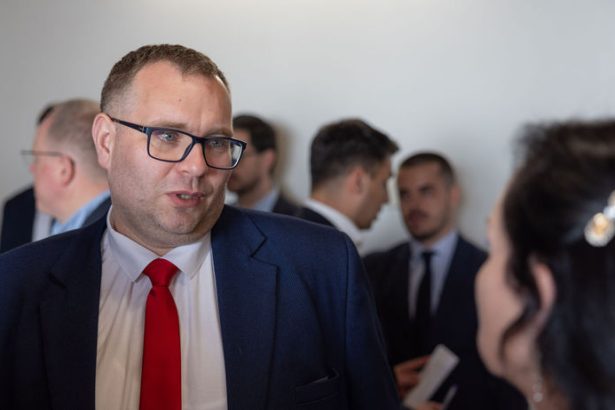 Urad vlady tvrdi ze ombudsman podporil opoziciu