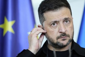 Zelenskyj mieri do Washingtonu Ukrajina potrebuje trvaly mier nie dalsiu prestavku medzi invaziami Trump hovori o obdobe clanku 5 NATO