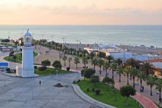 Batumi perla Cierneho mora so sokujucou kombinaciou historie a futurizmu