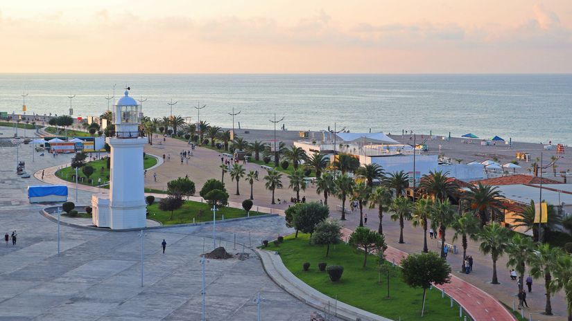 Batumi perla Cierneho mora so sokujucou kombinaciou historie a futurizmu