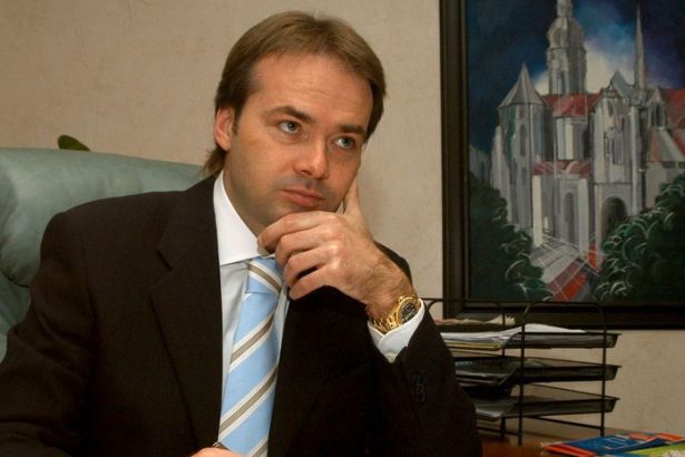 Devatdesiate roky su spat Julilus Rezes sa vracia na scenu