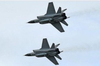 Estonci tvrdia ze ruske stihacky narusili ich vzdusny priestor Moskva to odmietla Tallinn aktivoval clanok 4 NATO