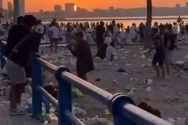 Ked sa raj zmeni na smetisko Sokujuce zabery odpadkami zaplavenej plaze