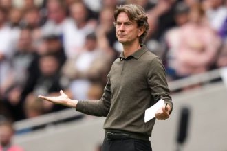 Ked vas zasiahne lopta do ruky nie je to penalta Trener Tottenhamu chce revolucne zmeny vo futbale