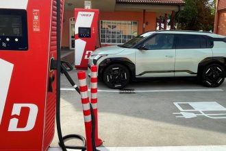 Kia EV3 nabije sa tak rychlo ako tvrdi vyrobca