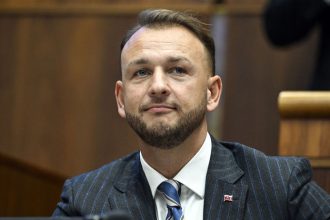 Sutaj Estok Ukoncil som vojnu v policii