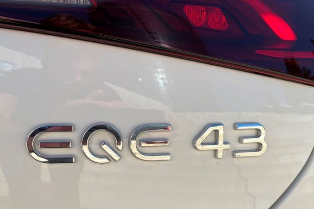 Trapenie konci Mercedesy EQE a EQE SUV odchadzaju do minulosti