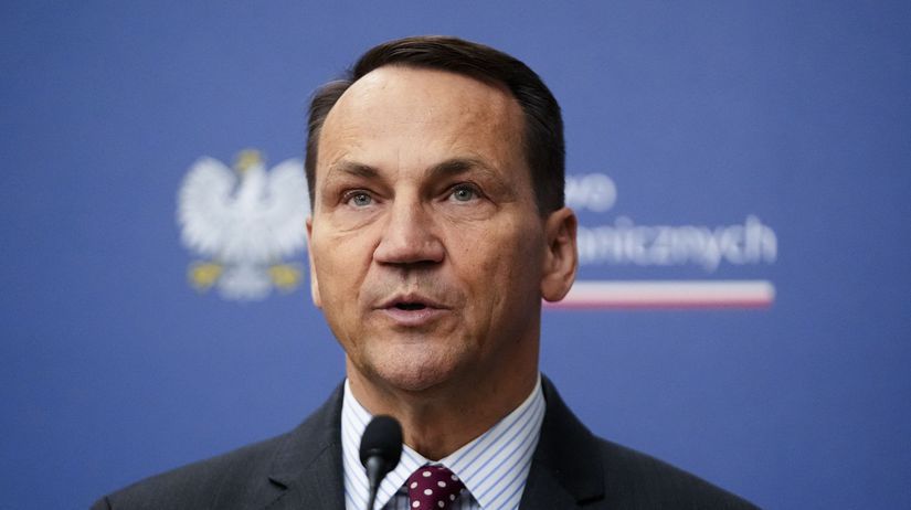 Ak Putin poleti ponad Polsko riskuje zatknutie varuje minister Sikorski