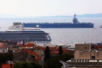 FOTO Najvacsia vojnova lod sveta opat v Splite USS Gerald R Ford posilnuje NATO v Jadrane