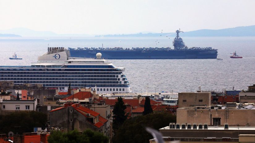 FOTO Najvacsia vojnova lod sveta opat v Splite USS Gerald R Ford posilnuje NATO v Jadrane