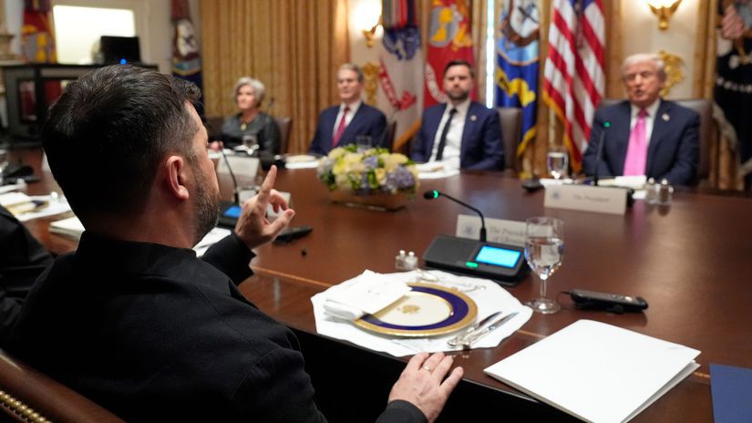 ONLINE Husta atmosfera v Bielom dome Trump tlacil na Zelenskeho aby vyhovel Putinovi