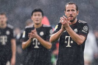 kolo osma vyhra Bayern opat hral vlastnu ligu Lipsko darovalo domacim sestgolovy pridel Darilo sa aj Wolfsburgu