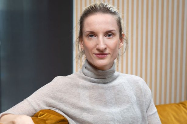 Adela Vinczeova v ceskej relacii bez servitky o 17 novembri