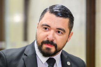 Demokrati Policajt ktory riesil nehodu sefa SIS Gaspara nahle konci v zbore