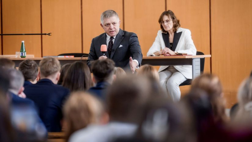 Fico sa vratil do Popradu ale protesty studentov ho prerusili