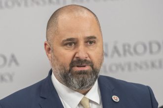 Incident exposlanca Linharta s policajtom by mali prejednat