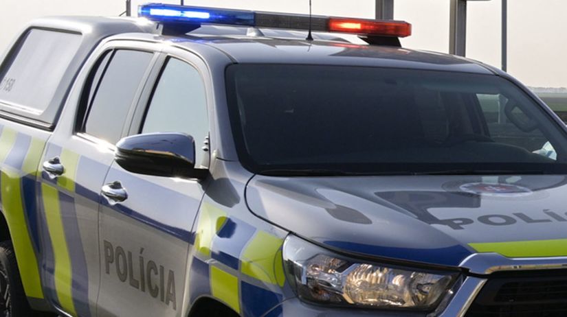Mladik na BMW zrazil 20 rocnu chodkynu v Cadci