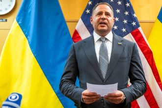 ONLINE Jermak Ukrajina sa nevzda svojich uzemi za mier Ukrajinci budu rokovat v USA