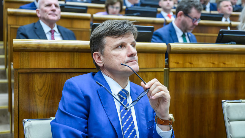 Penziony za miliony z EU neplnia ucel Opozicia hovori o fraske