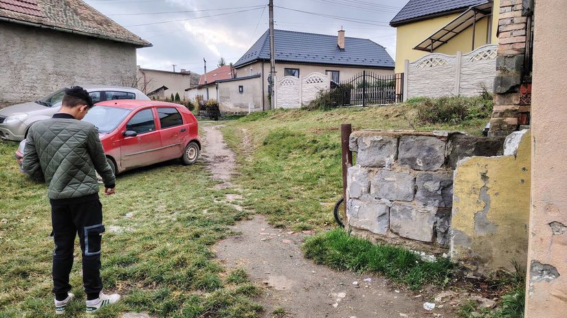 Rodina sokovana vystrelom nasli mrtveho psa pred dverami