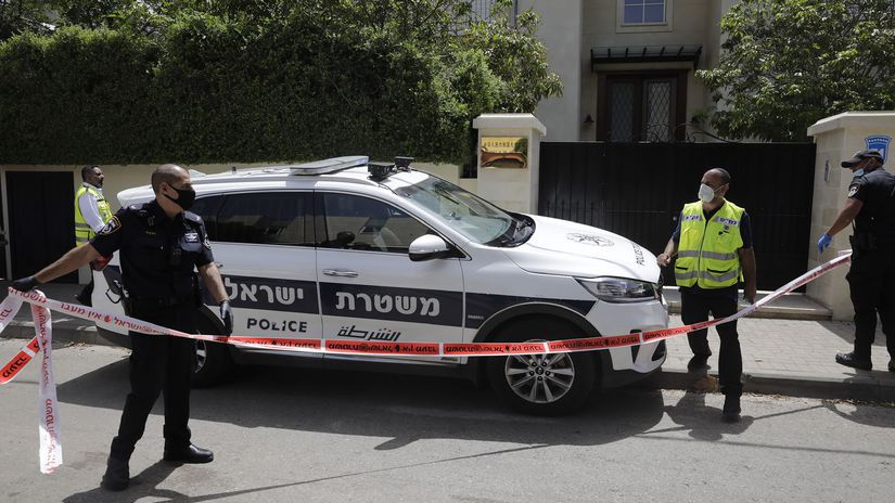 Brutalny utok v Izraeli Palestincan narazil autom do davu a pobodal mladu zenu Minister obrany nariadil vojensky zasah