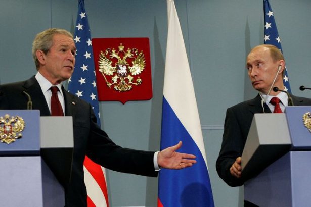 Co povedal Putin Bushovi o Ukrajine a komunizme