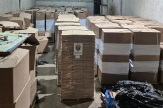 FOTO VIDEO Na vychode odhalili nelegalnu vyrobnu cigariet