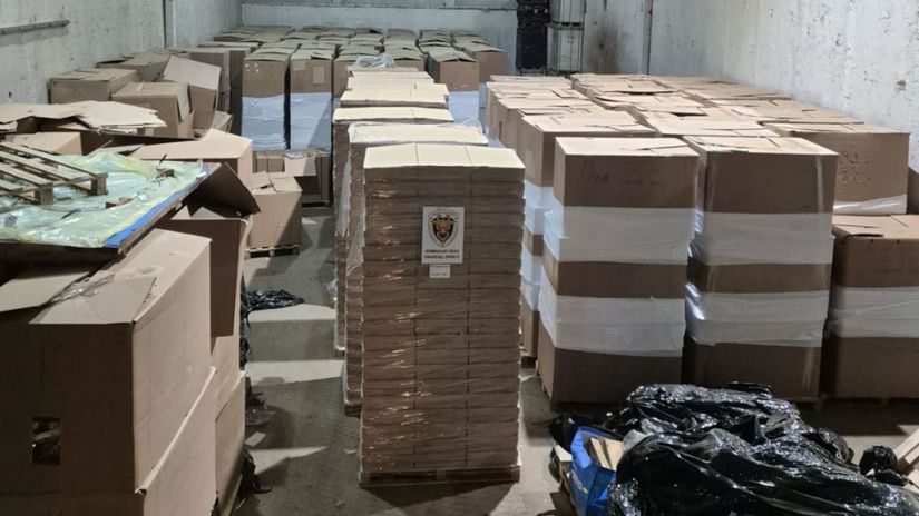 FOTO VIDEO Na vychode odhalili nelegalnu vyrobnu cigariet