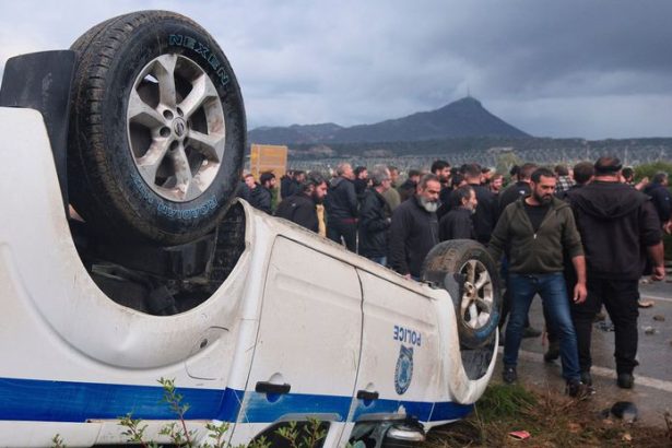 Neustupime Farmari zablokovali pristav Volos vlada zasadala
