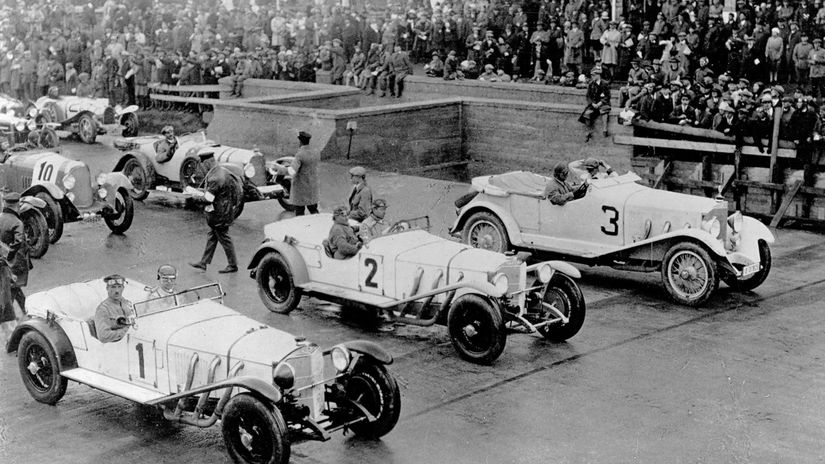 Nurburgring je medzi okruhmi legendou Jeho vystavba zacala pred sto rokmi