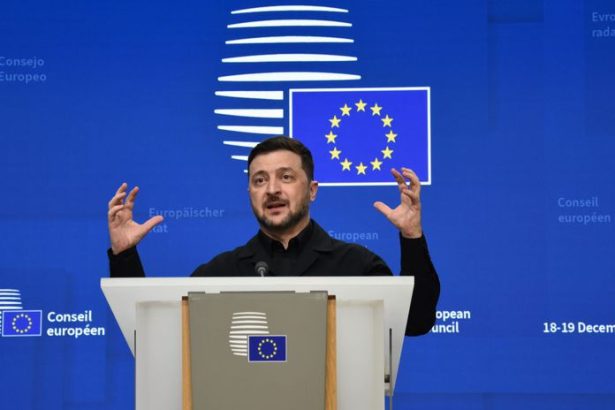 Putin je pripraveny rokovat s Macronom Zelenskyj by privital aj Europanov