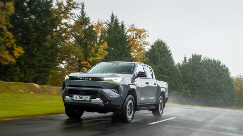 Toyota odhaluje novy Hilux s elektrom verziou