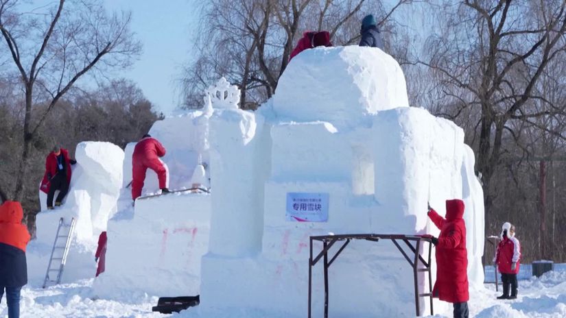 Chobotnica a Tadz Mahal Inspiracie pre socharov na festivale snehu v Cine