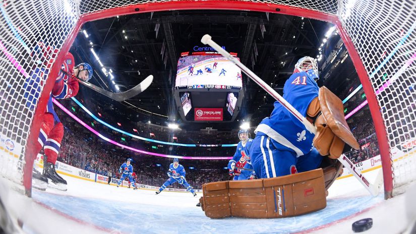 Exhibicny gol Slafkovskeho stal sa hviezdou zapasu Montreal deklasoval najlepsi tim NHL
