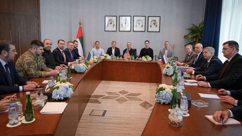 Mierove rozhovory sa nekoncia Peskov potvrdil pokracovanie trilatelarnych rokovani v Emiratoch