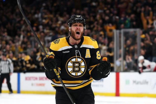Montreal so Slafkovskym sa trapil Suzuki historiu Pastrnak bodovo explodoval Cech mal prsty v siestich goloch Bostonu