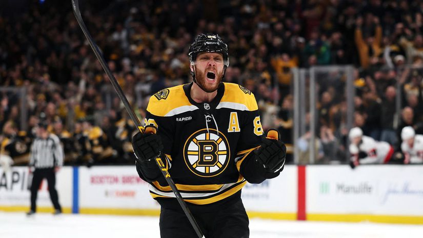 Montreal so Slafkovskym sa trapil Suzuki historiu Pastrnak bodovo explodoval Cech mal prsty v siestich goloch Bostonu