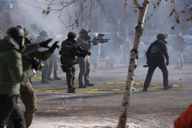 Opat strielali agenti imigracneho uradu v Minneapolise 51 rocny muz zasah neprezil
