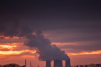 Slovensko planuje vystavbu novych reaktorov ale nema dostatok obsluhy stat laka mladych ludi stipendiami vo vyske 4000 eur rone