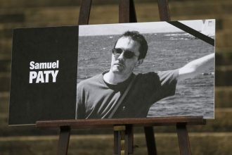 Stali ho za karikatury Francuzsko znovu otvara sokujuci proces ktory otrasie krajinou