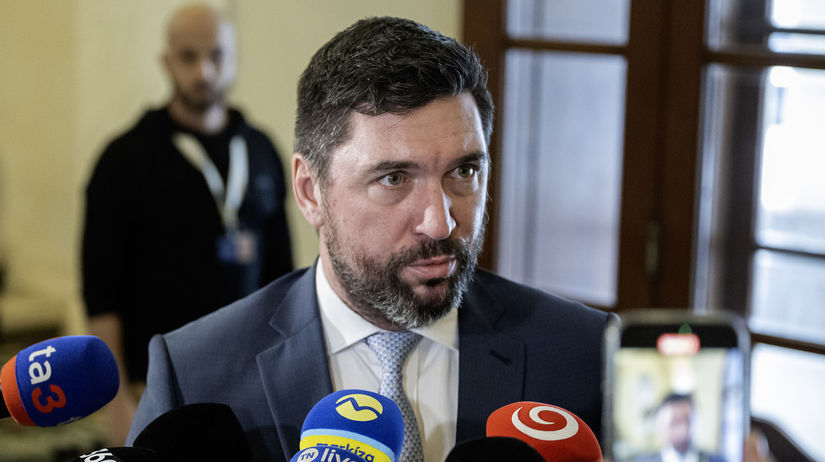 Zmluva podpisana neexistujucou osobou a sfalsovane podpisy PPA napriek tomu podla Zastavme korupciu vyplatila penzionu Fafokan dalsich 830 tisic