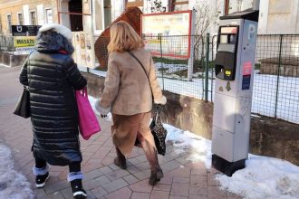 stopercentne zvysenie cien parkovania v centre banskej bystrice ludia nad tym s nechutou krutia hlavami