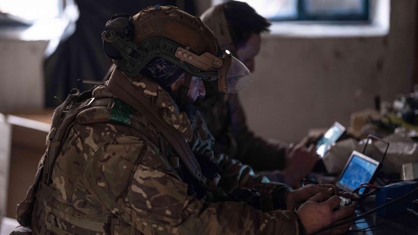Francuzi sa spoliehaju na recept ktory rozhodol druhu svetovu vojnu Ukrajinskym dronom zasielaju unikatne vylepsenie