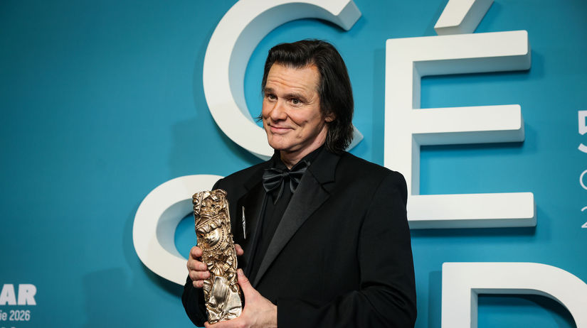 Jim Carrey sokoval v Parizi ukazal zenu ktoru miluje Po jeho boku sa objavila aj dalsia kraska neuveritelne
