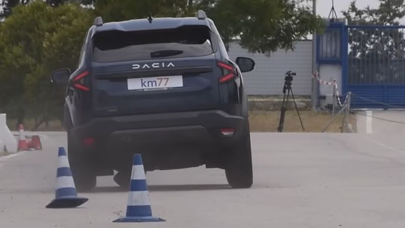 Km77 Dacia Bigster sklamala v losom teste Kuzele len tak lietali